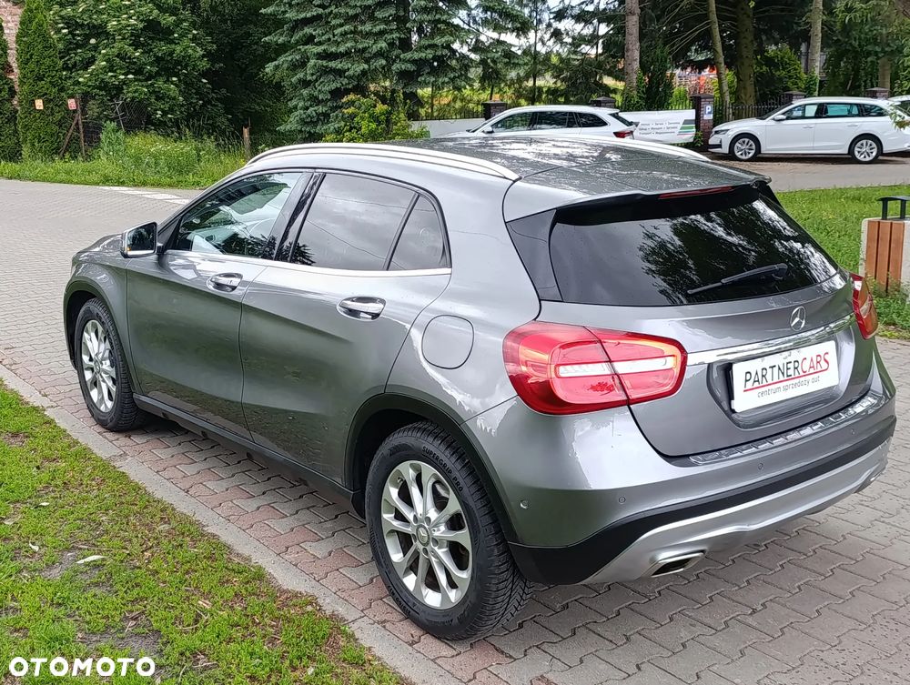 Mercedes-Benz GLA 220 d 4Matic 7G-DCT - 6