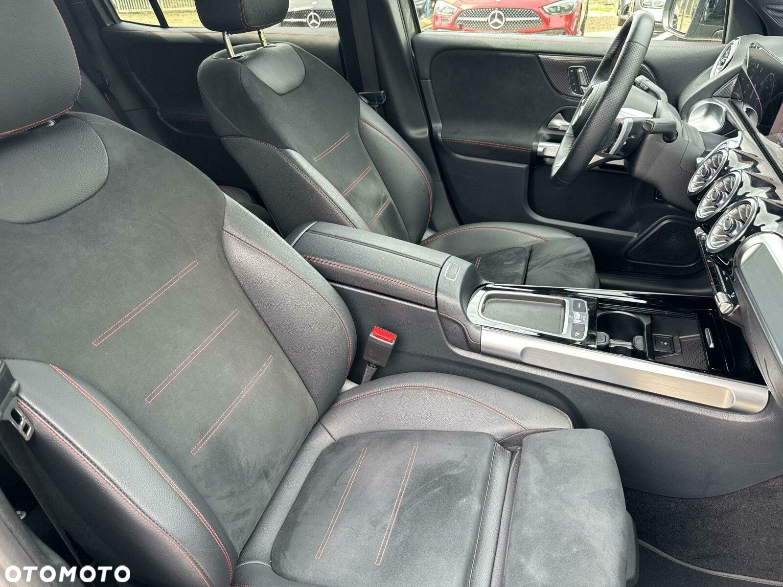 Mercedes-Benz GLB 200 AMG Line 7G-DCT - 23