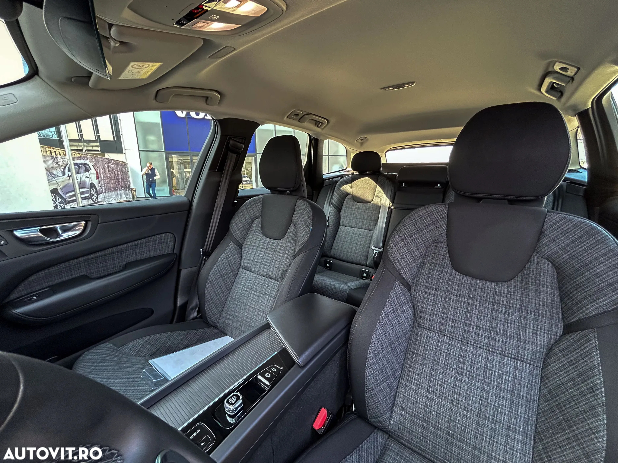 Volvo XC 60 B5 MHEV AT8 AWD Momentum Pro - 39