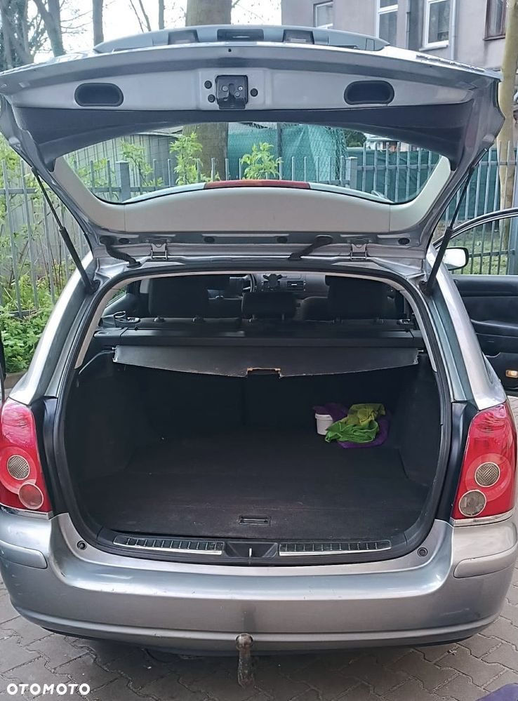 Toyota Avensis 1.8 VVT-i Sol - 4