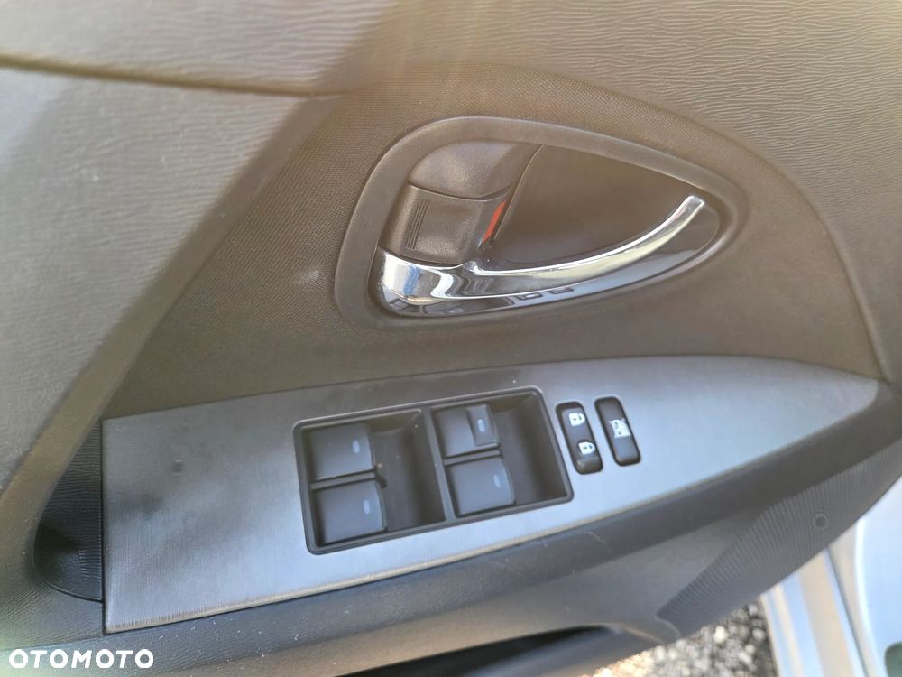 Toyota Avensis 1.8 Active - 15