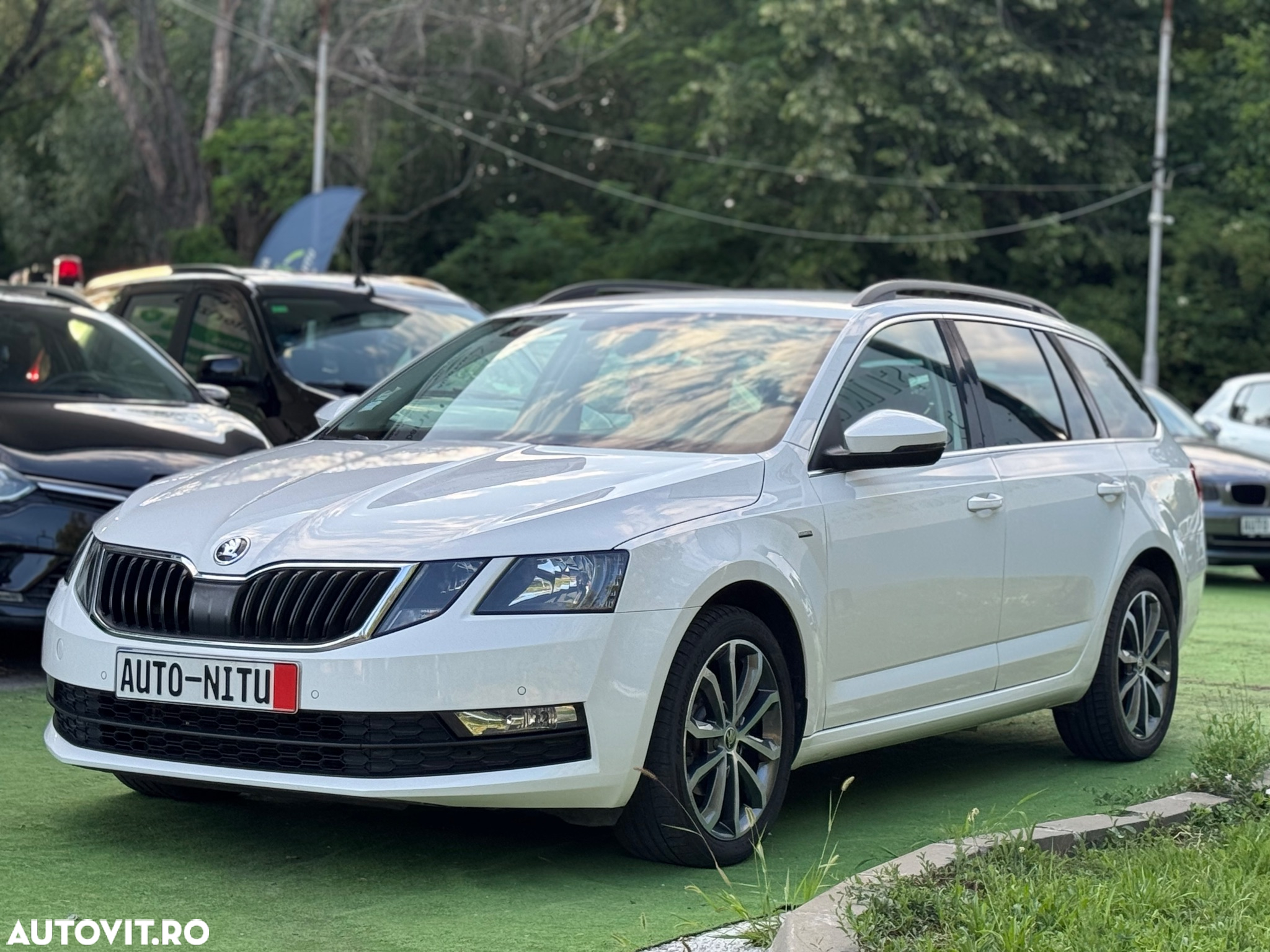 Skoda Octavia Combi Diesel 1.6 TDI DSG Ambition - 3