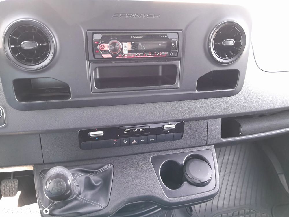 Mercedes-Benz Sprinter - 11