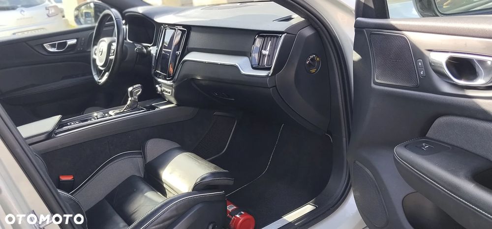 Volvo V60 D3 R-Design - 13