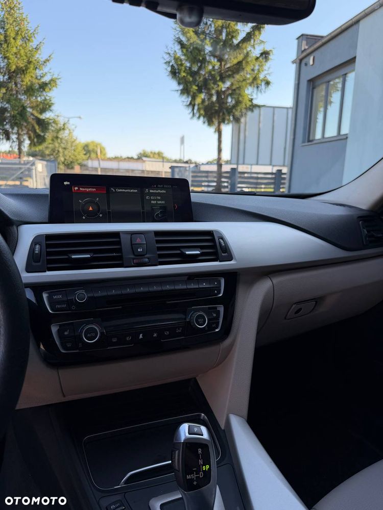 BMW Seria 3 320i - 12