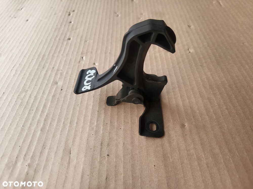 Rygiel zaczep maski Peugeot 2008 I - 2