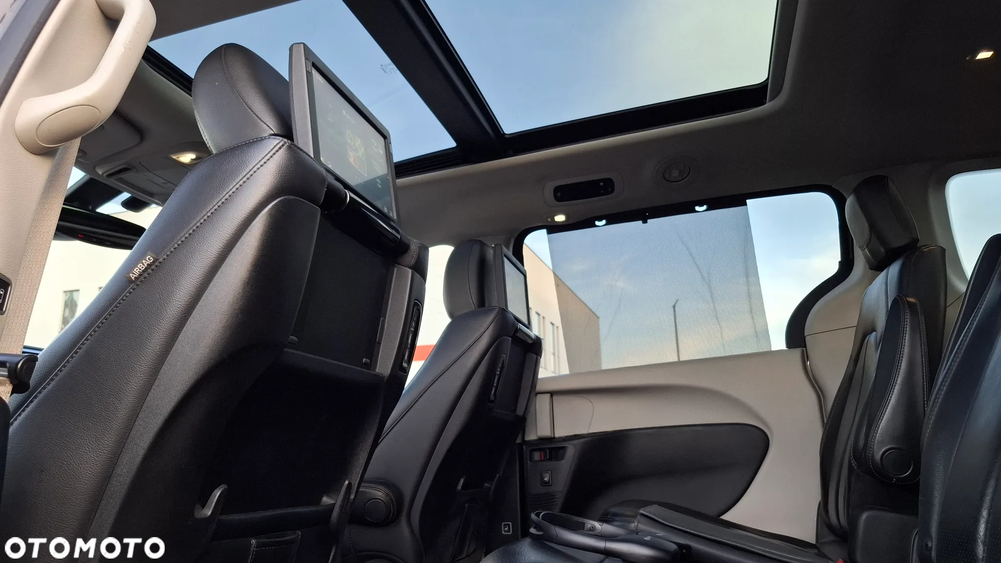 Chrysler Pacifica - 8