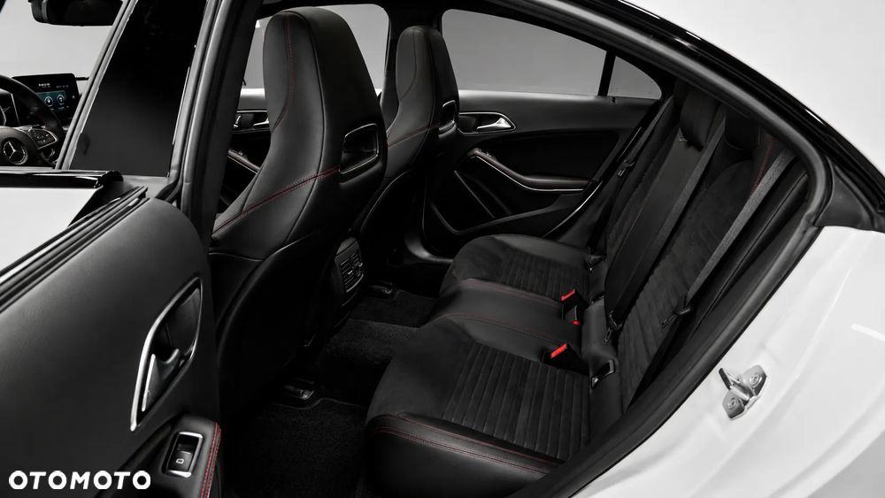 Mercedes-Benz CLA 250 4-Matic AMG Line - 29