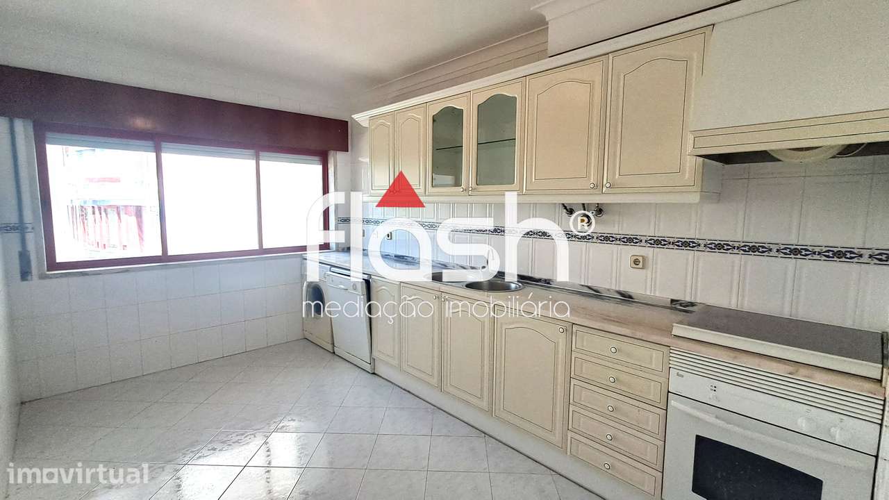 Apartamento T2 c/ parqueamento em Mem Martins - Grande imagem: 4/30
