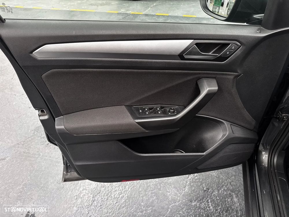 VW T-Roc 1.0 TSI Urban - 6