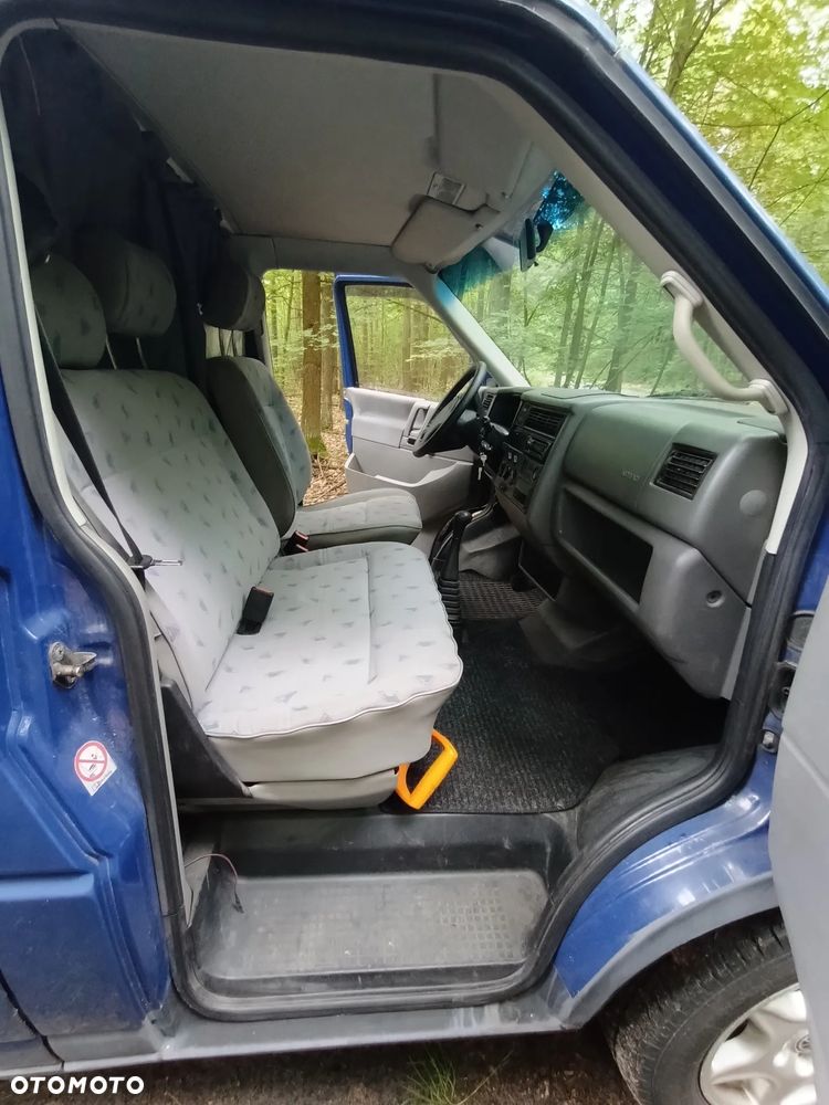 Volkswagen Caravelle - 13