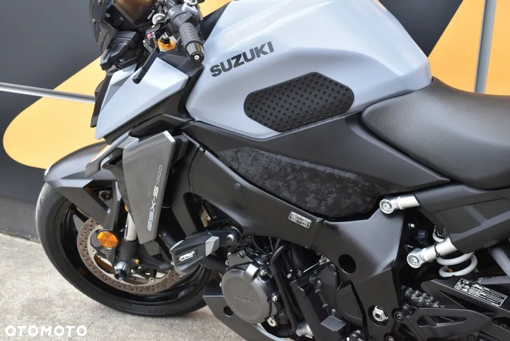 Suzuki GSX - 14