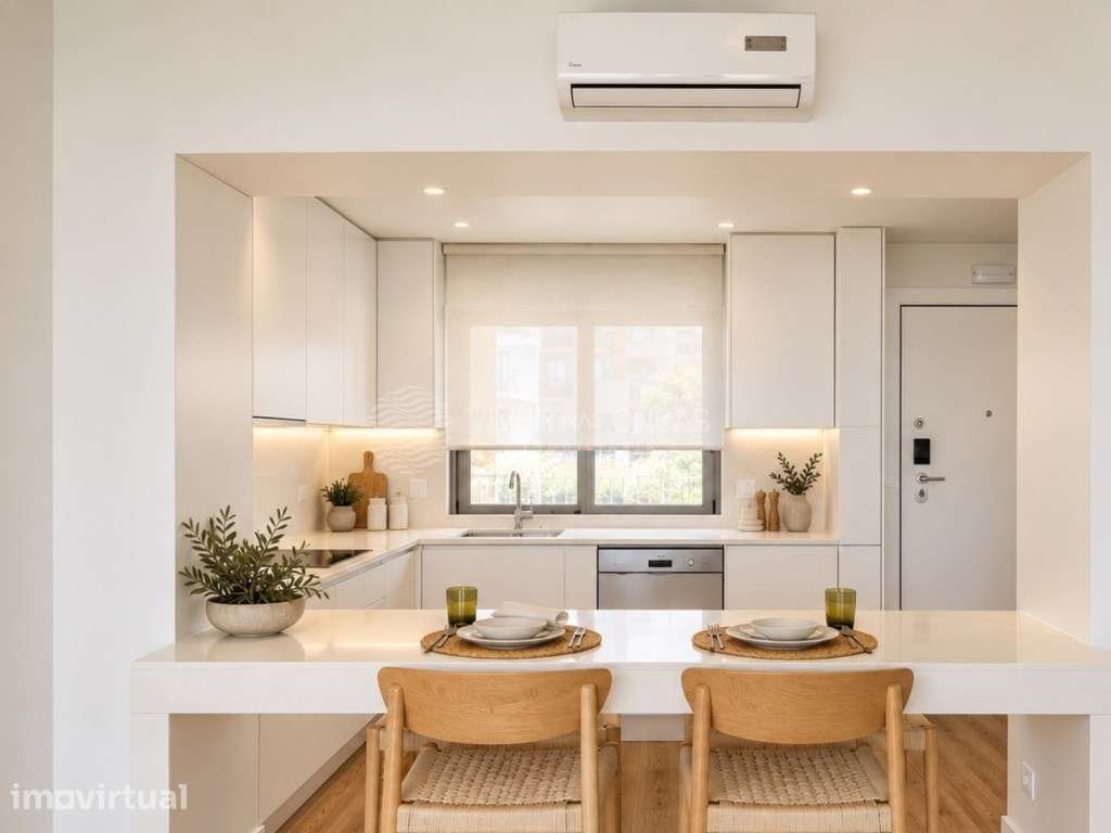 Apartamento T1+1 com Vista Mar, Varanda Privativa e Excelentes Como... - Grande imagem: 2/9