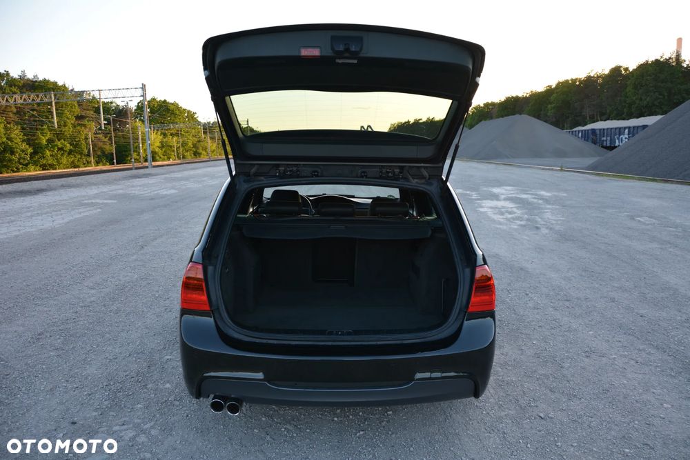 BMW Seria 3 330xi - 28