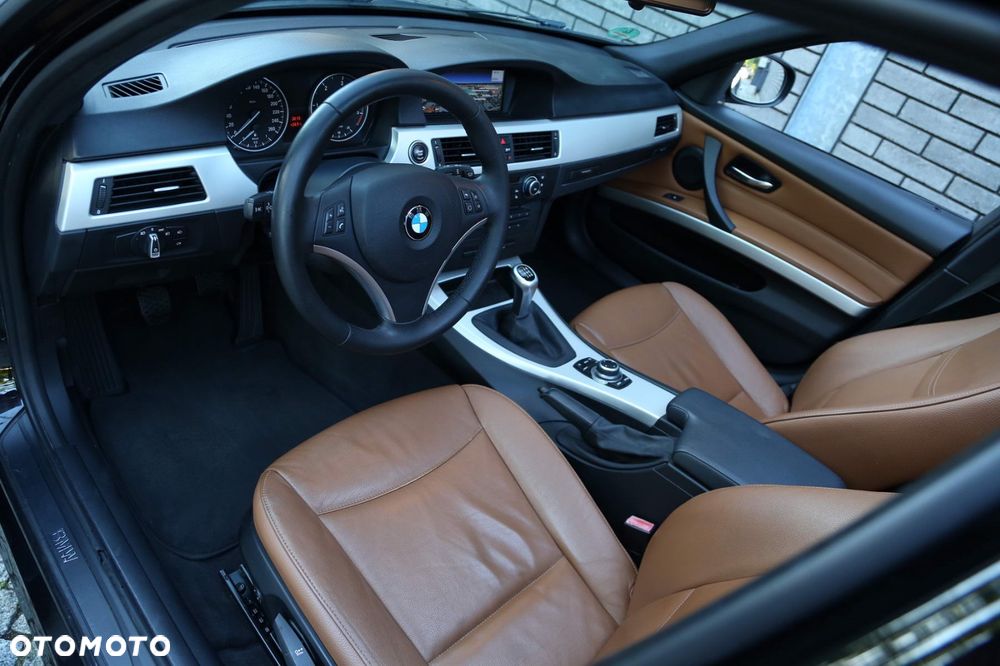 BMW Seria 3 318d DPF Touring - 13