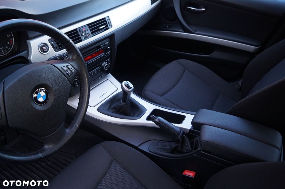 BMW Seria 3 318i Edition Exclusive - 21
