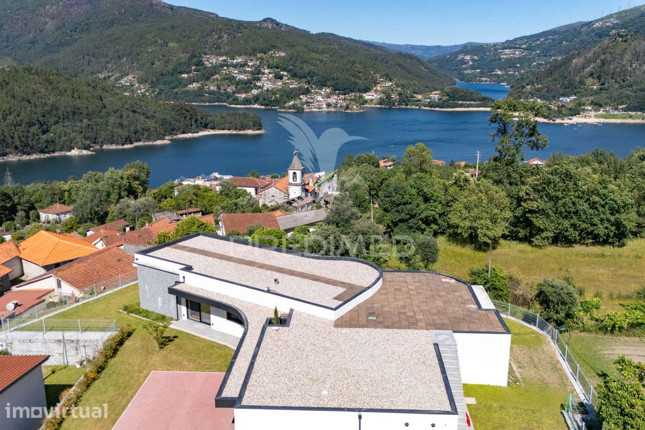 Moradia Térrea T3 - Rio Caldo - Gerês (Com Vistas Rio) - Grande imagem: 3/39