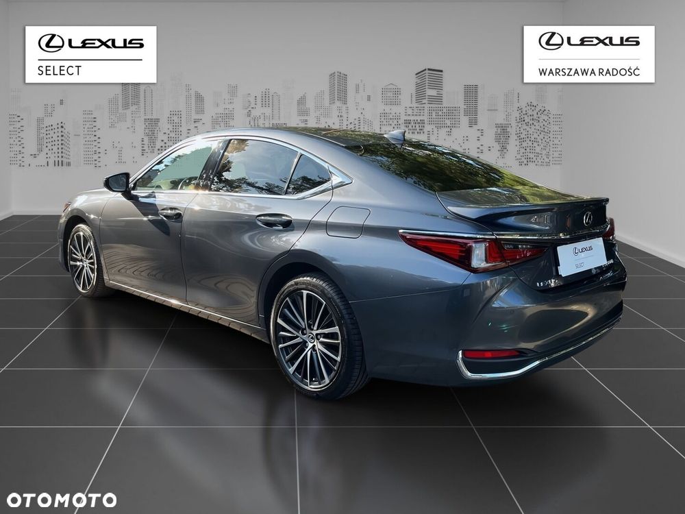 Lexus ES 300h Business Edition - 4