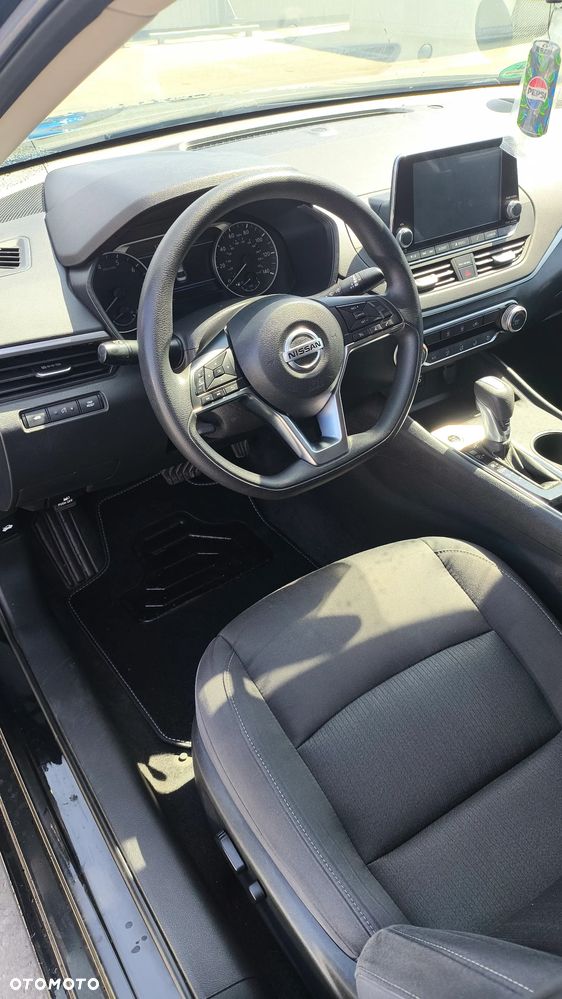 Nissan Altima - 5