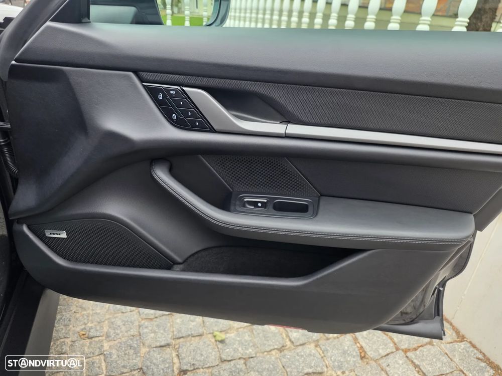 Porsche Taycan Sport Turismo - 22