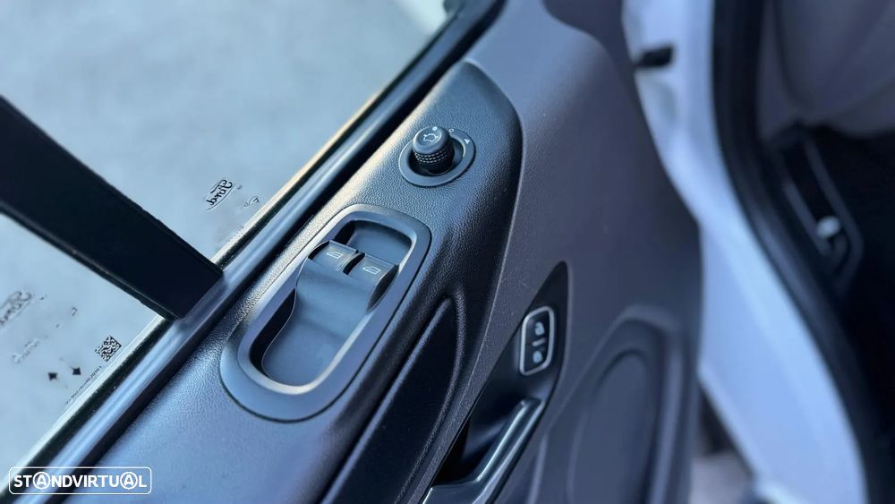 Ford Transit Custom 2.0 TDCi CX Automática - 27