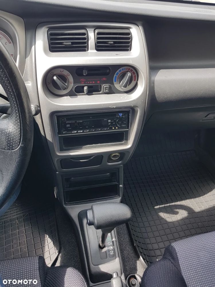Daihatsu Sirion - 11