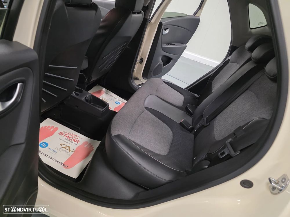 Renault Captur 1.5 dCi Exclusive EDC - 38