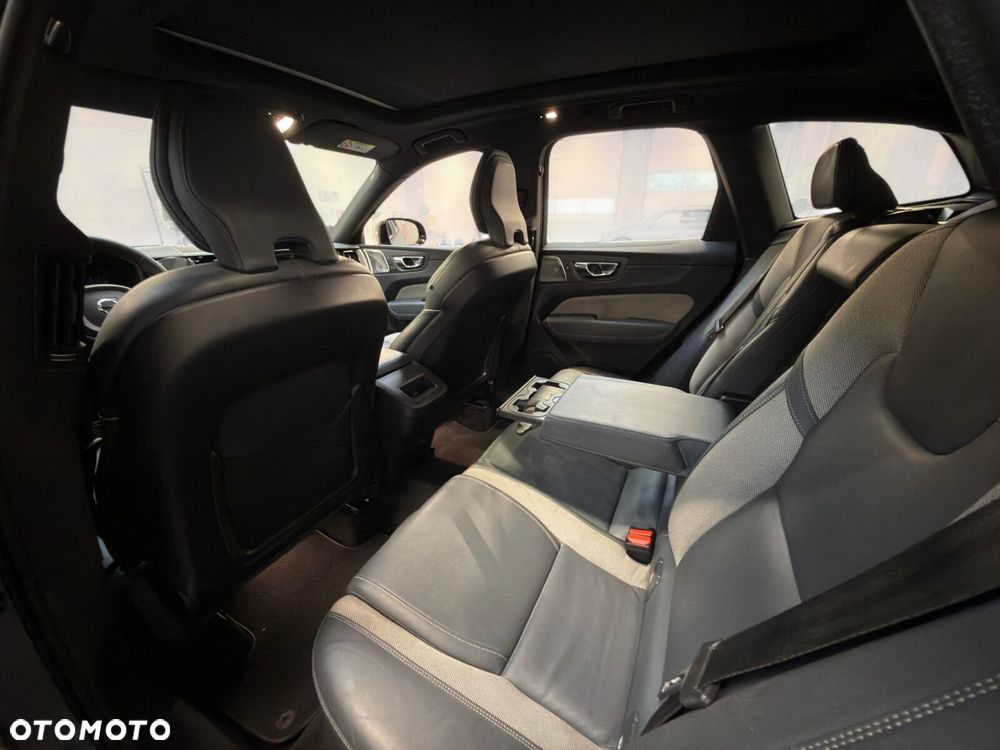Volvo XC 60 B5 B AWD R-Design - 33