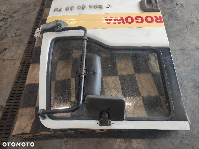 DRZWI KOMPLETNE PRAWY PRZÓD MAN TGA - 11