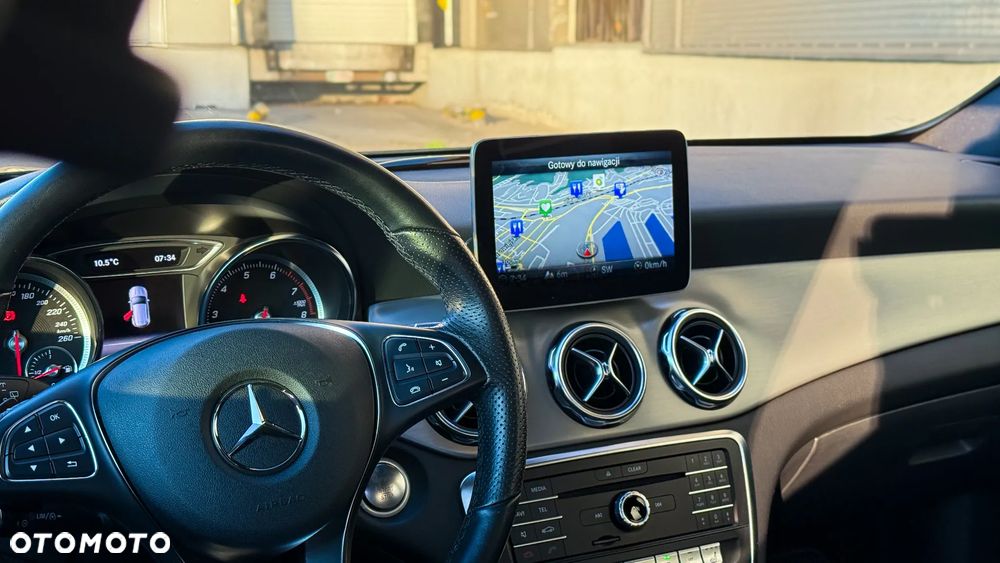 Mercedes-Benz GLA 200 7G-DCT - 30