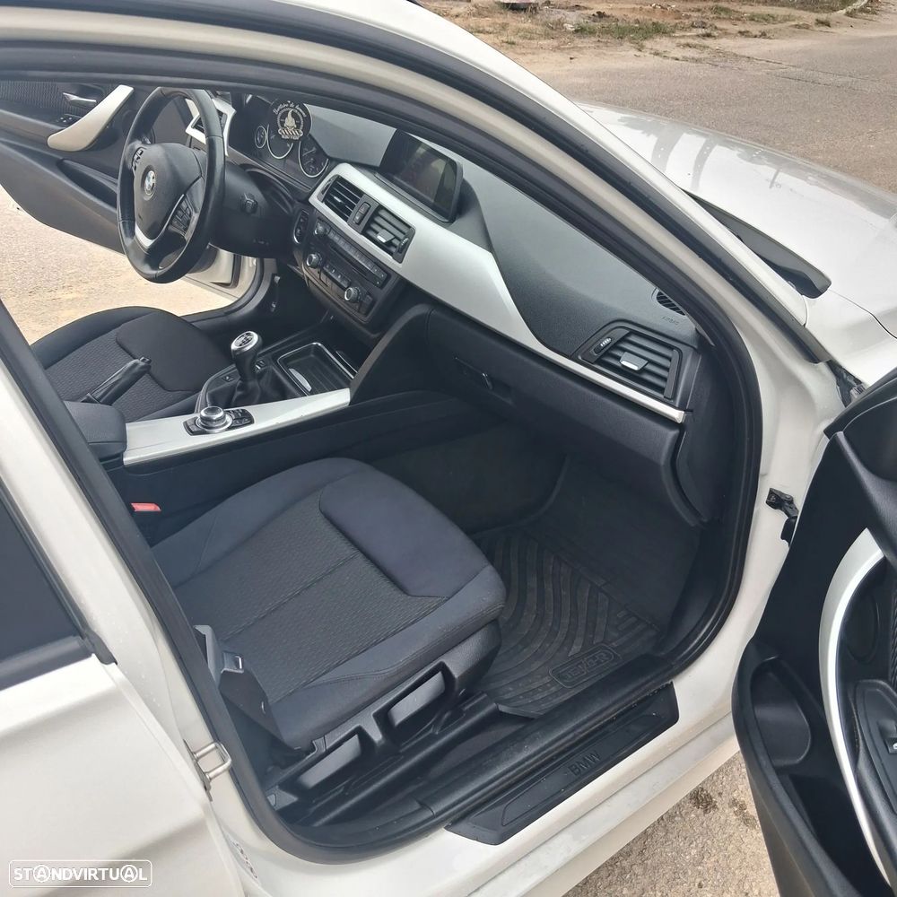 BMW 320 d Sport Line - 11