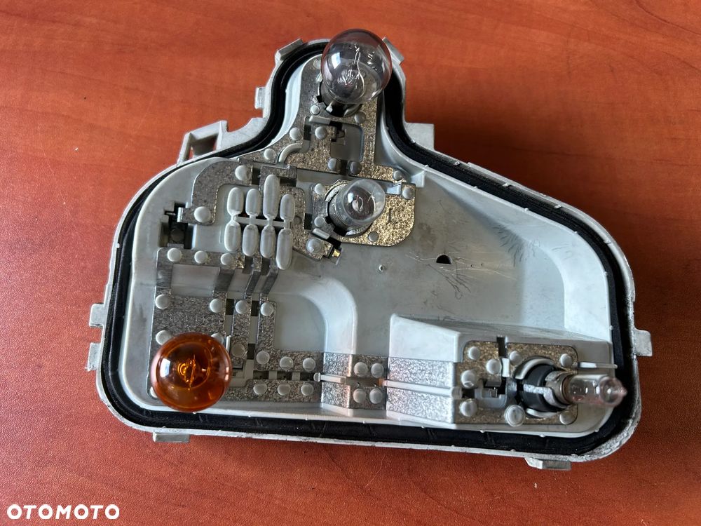 AUDI A3 8P 3D WKŁAD LAMPY LEWY TYLNY 8P0945257 - 4