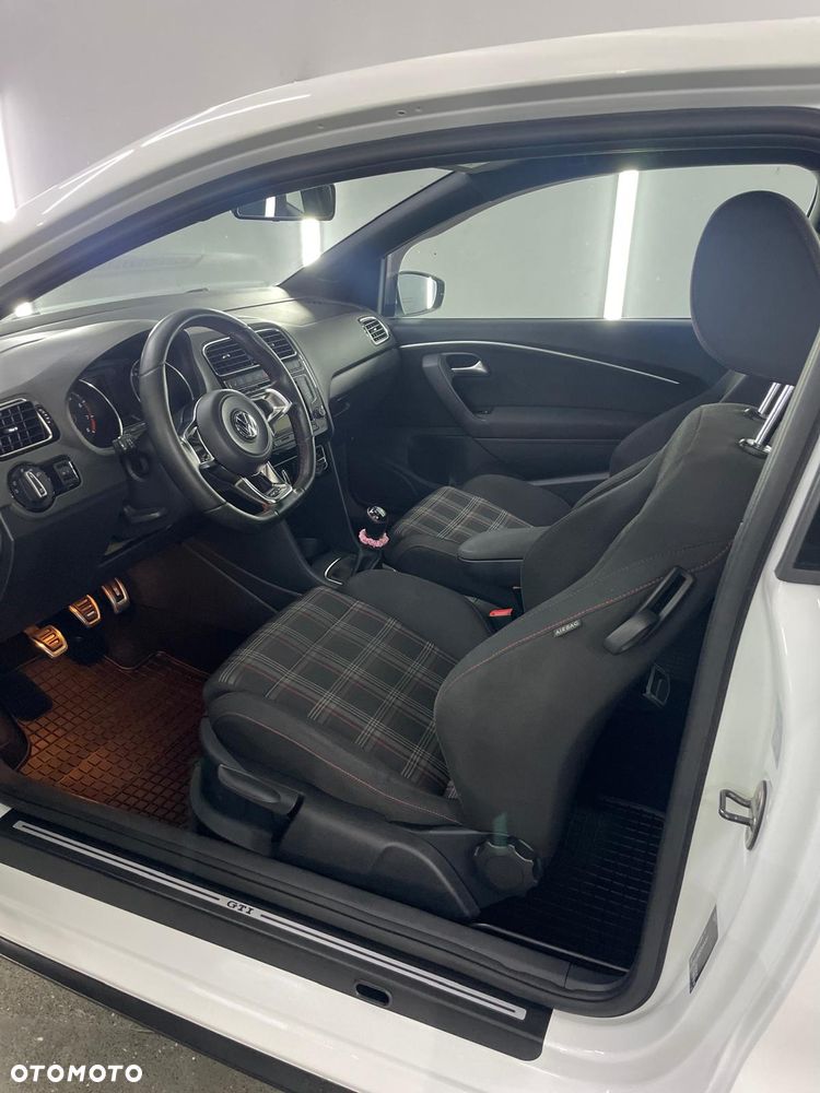 Volkswagen Polo 1.8 TSI BMT GTI - 11