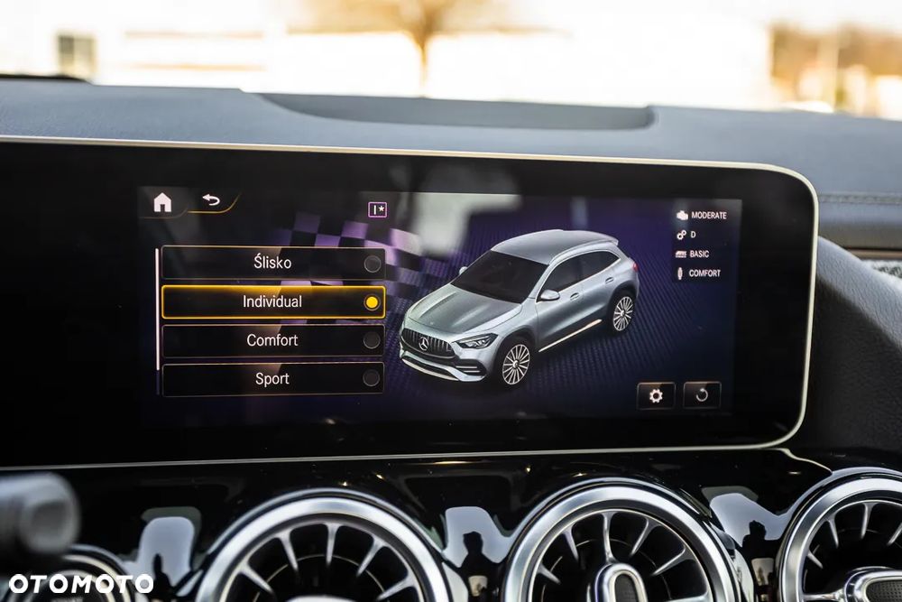 Mercedes-Benz GLA - 31