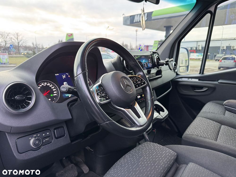 Mercedes-Benz Sprinter - 26