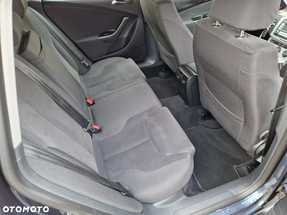 Volkswagen Passat 1.9 TDI Comfortline - 19