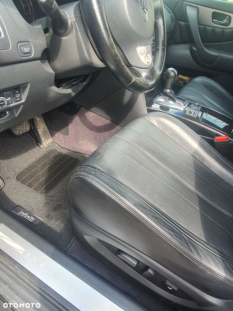 Infiniti QX70 3.7 S - 32