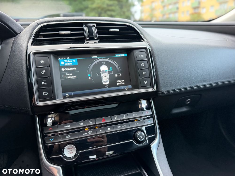 Jaguar XE 2.0 D Portfolio - 37