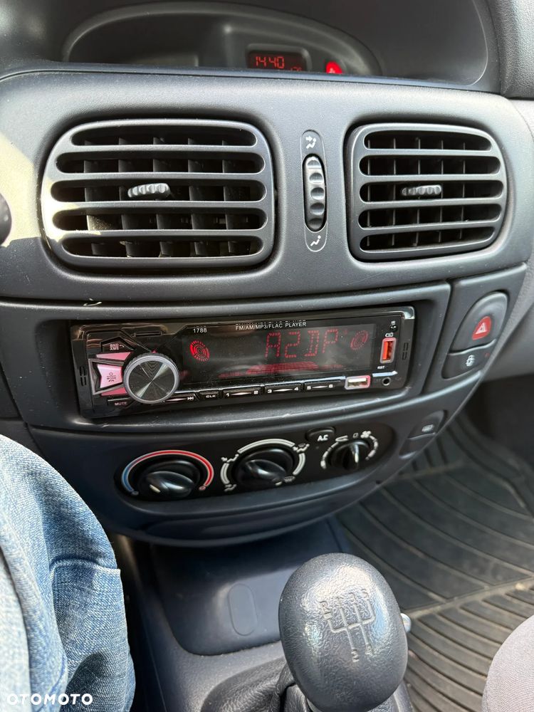 Renault Megane 1.6 RXE 16V - 22