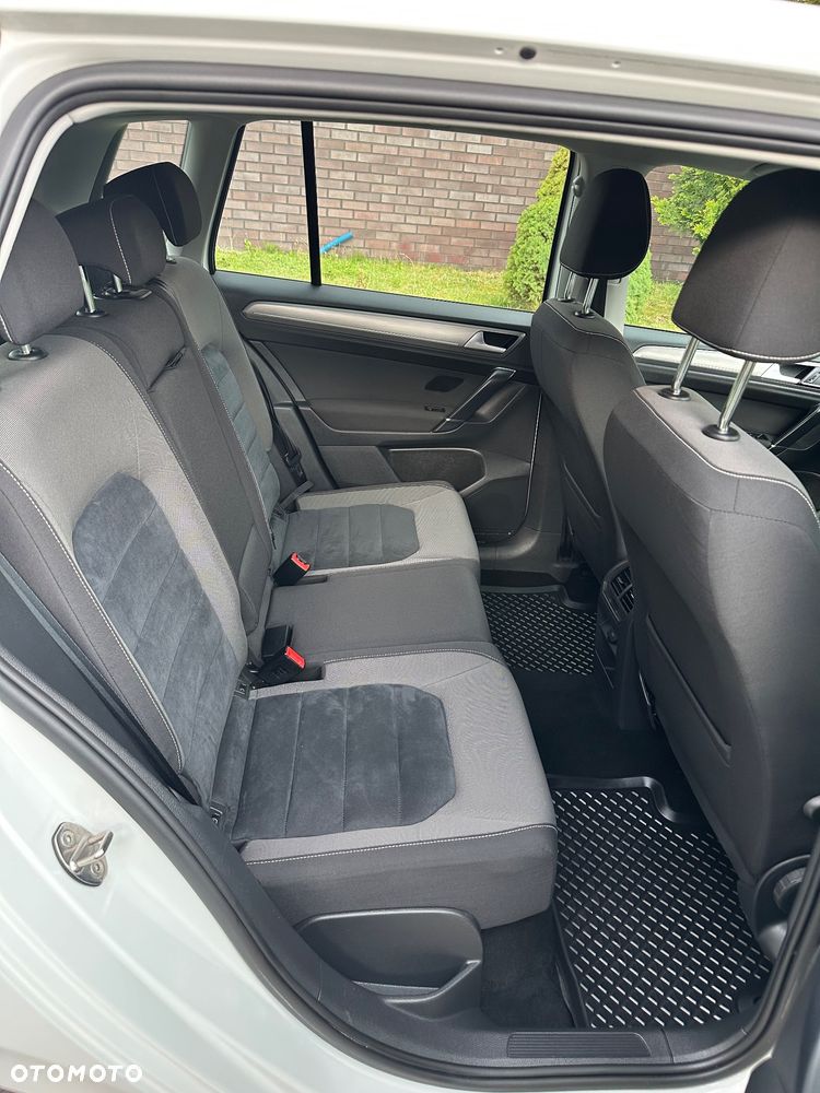 Volkswagen Golf - 34