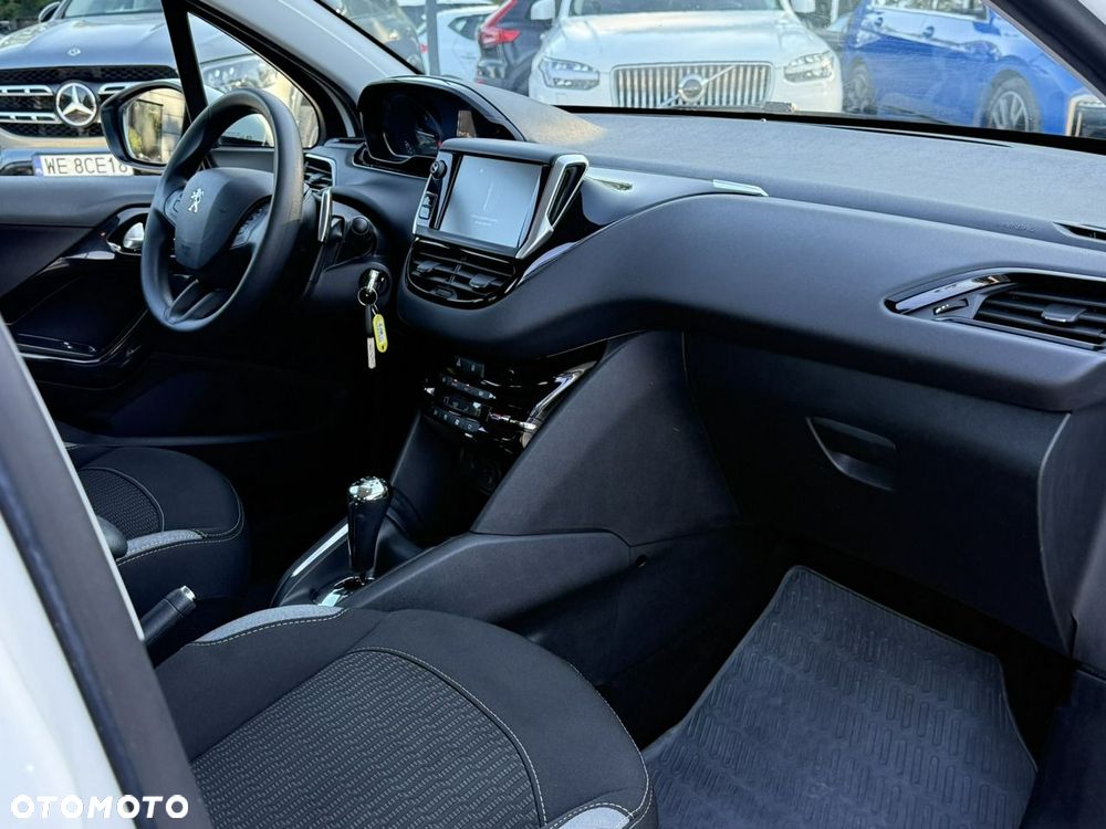 Peugeot 208 - 16