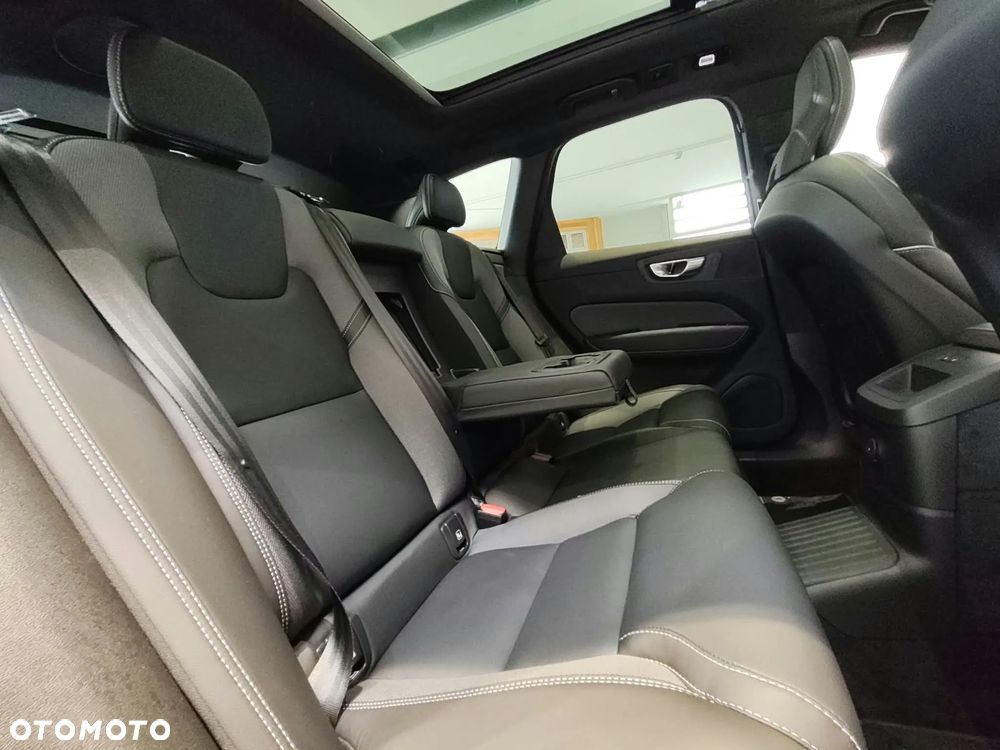 Volvo XC 60 T6 Plug-In Hybrid AWD Plus Black Edition - 18