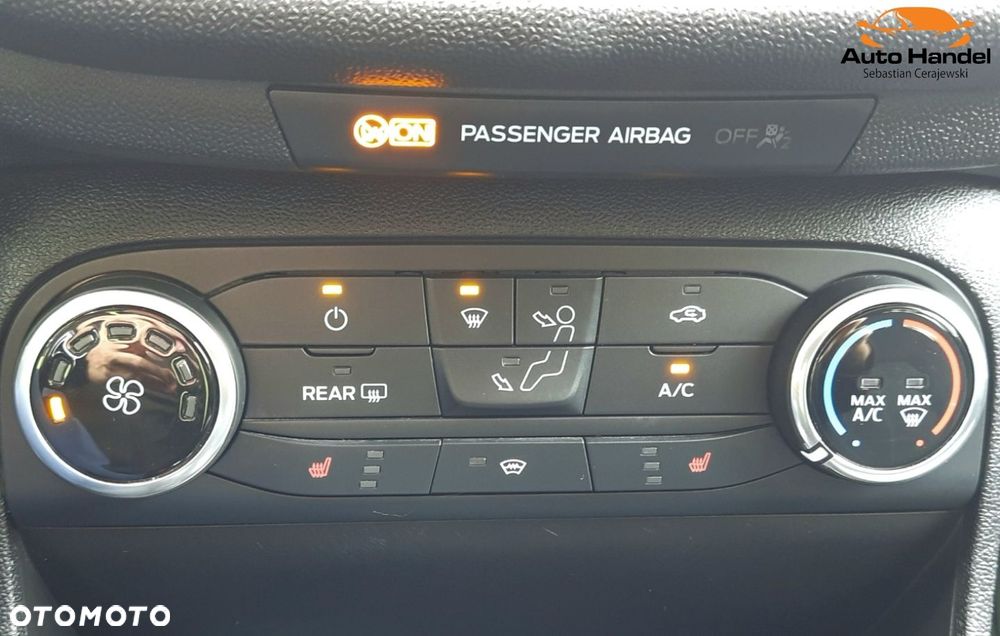 Ford Fiesta 1.0 EcoBoost STart-Stop Titanium - 32