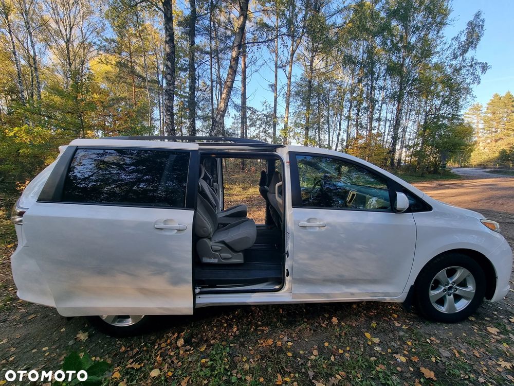 Toyota Sienna 3.5 V6 - 17