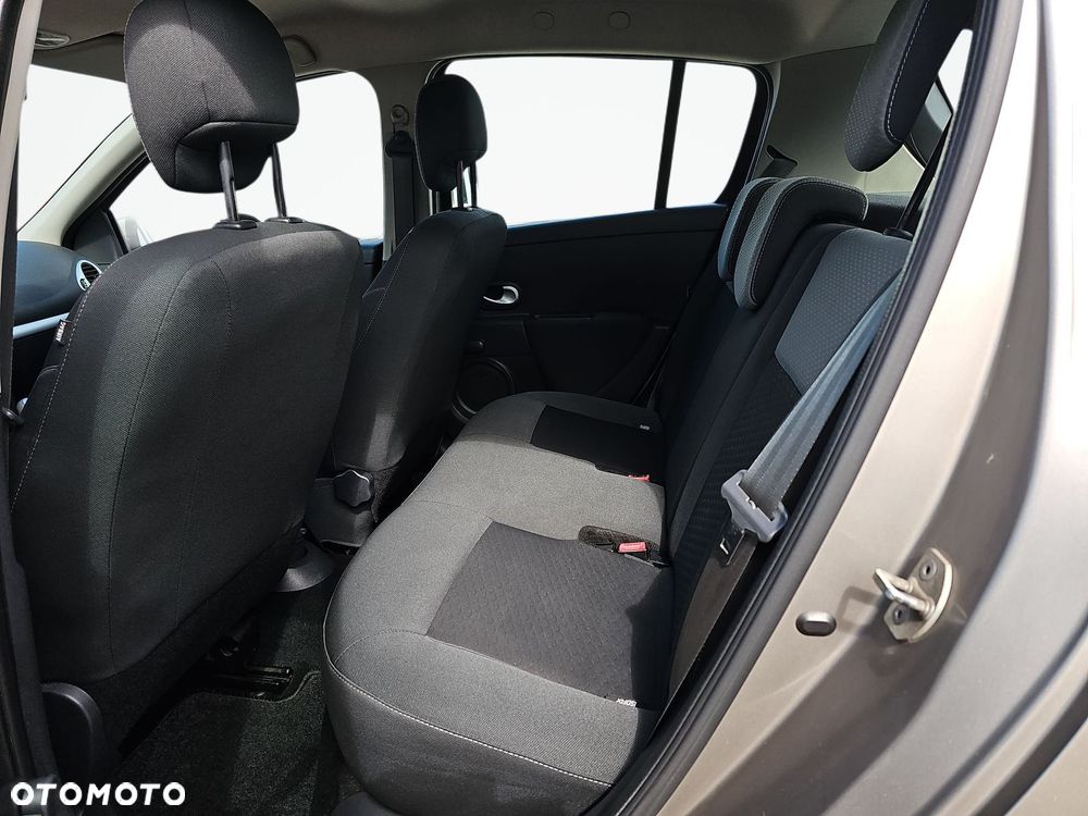 Renault Clio 1.2 16V Alize - 13