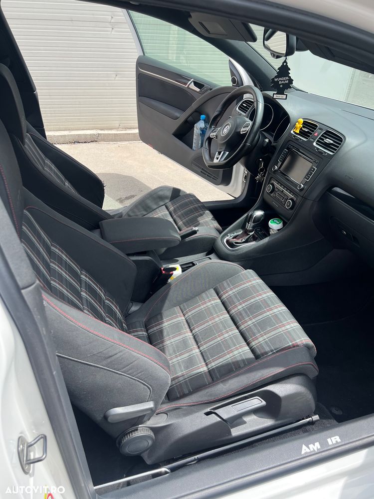 Volkswagen Golf - 6