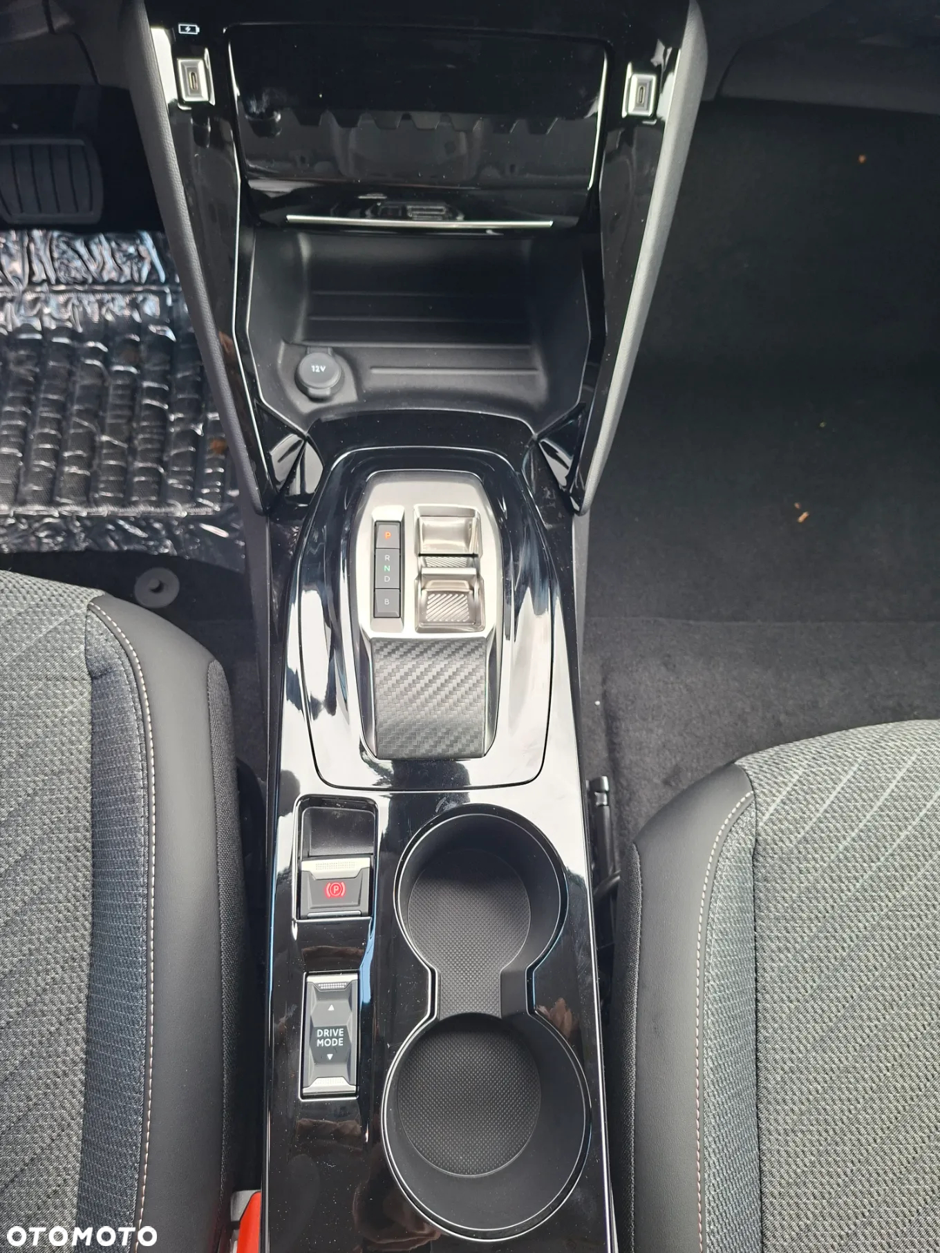 Peugeot 208 e-208 51kWh Allure - 9