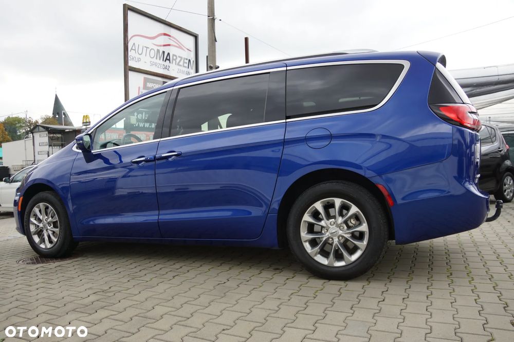 Chrysler Pacifica - 5