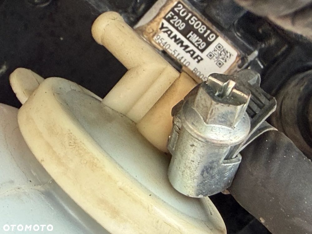 Yanmar SV18 Koparka Gąsienicowa 2 tony. Długie ramię PLUS. Szybkozłącze plus łyżka kopiąca. Rozsuwane Hydr. podwozie! Sprowadzona z Gospodarstwa Norweskiego! Maszyna jak Nowa z Salonu! 2017 rok. 1200 mtg! Gąsienice bez zużycia jak Nowe! szybka wolna jazda. Ani deka luzów i wycieków. OKAZJA Dodatkowe sekcje Hydrauliczne pod młot i wiertnice. Fabryczny lakier na podzespołach! Zebatki w pięknym stanie. Ogrzewana wentylowana Kabina. OKAZJA TANIO - 12
