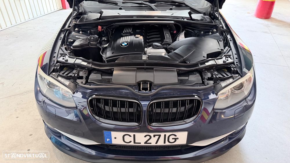 BMW 325 i Auto — fotografia 14